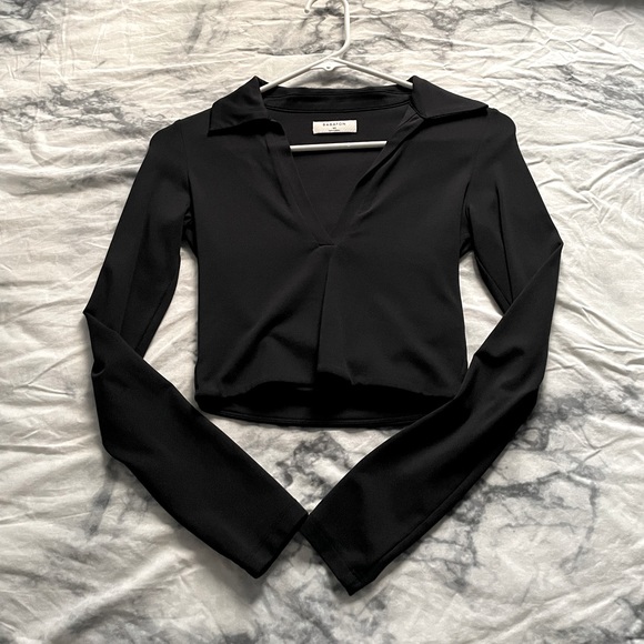 Selling clothes from Aritzia. Message for details, I am open to negotiations! - Picture 2 of 10